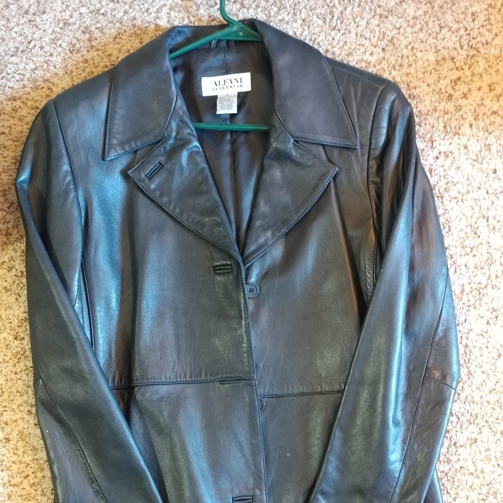 Black Alfani womens longer leather jacket